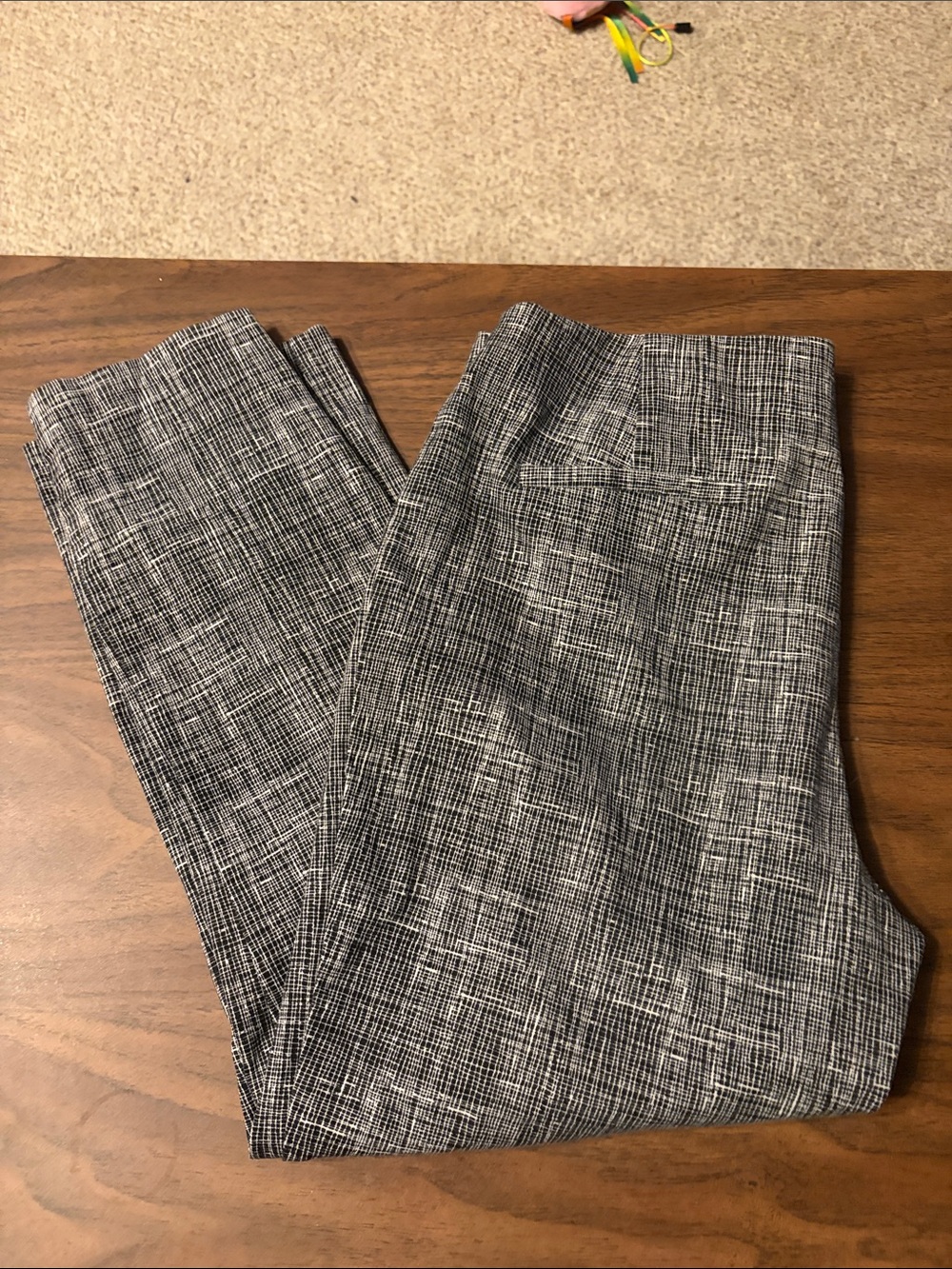 Alfani Black & White Textured Capris